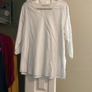 3/4-longer sleeve. Open on sleeves Very nice, perfect condition